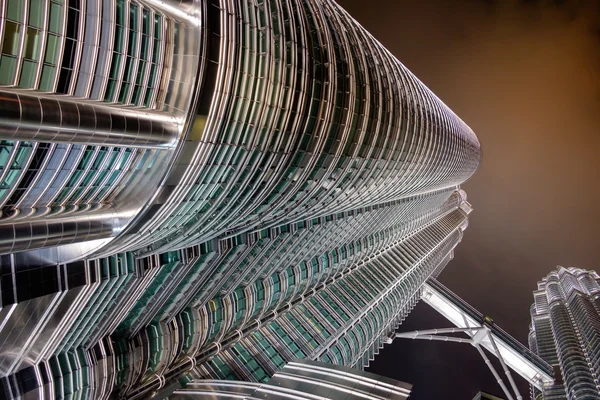 Kuala Lumpur, Malezya - 29 Şubat: Alt görünümü Petronas tw