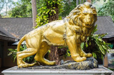 Altın Aslan heykeli