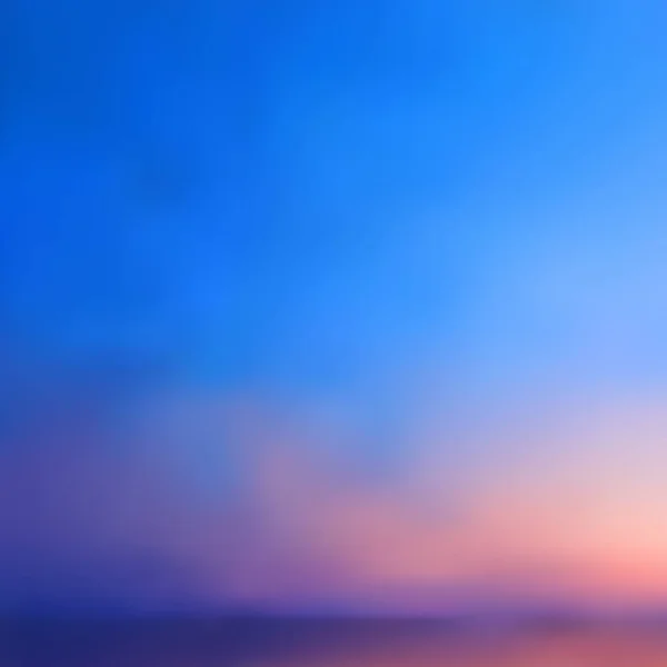 文摘背景 向阳落日或海面日出 从明亮的蓝调到粉色和紫色的平滑渐变转变 适合任何你的大胆设计或广告项目 — 图库矢量图片