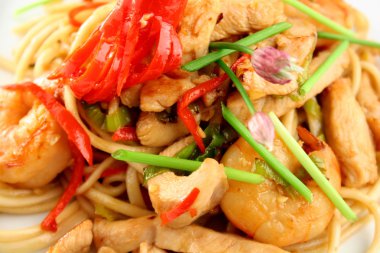 Spagetti karides ile