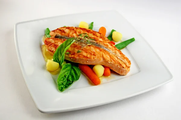 Grill salmon with vegetables — Stock Photo, Image
