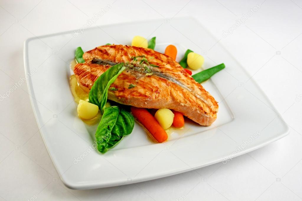Grill salmon with vegetables
