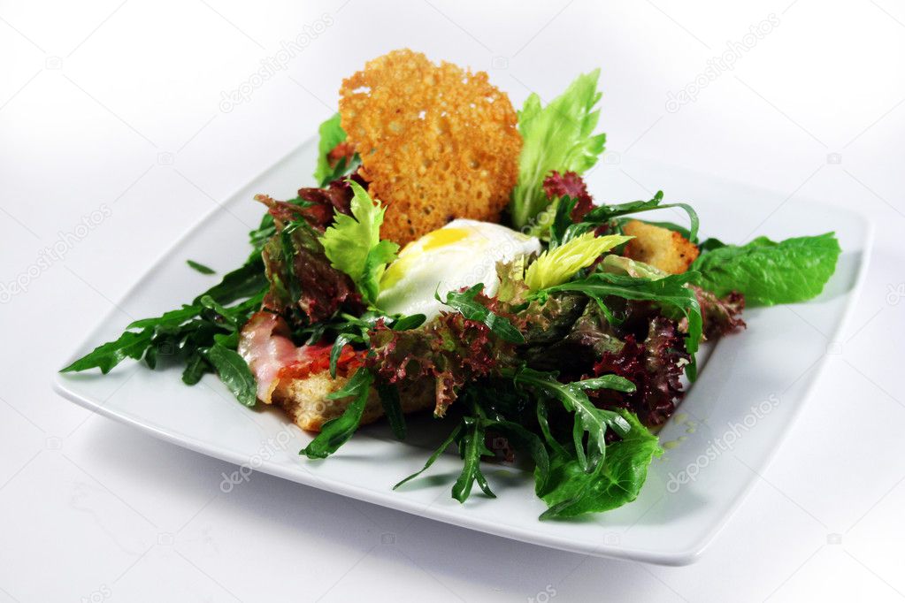 Salad with poached egg and bread crisp