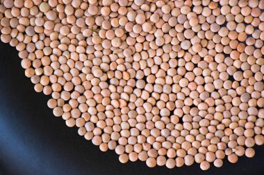 Sağlıklı tanecikler, yeşil mercimek ve vitamin dolu, yakın plan.