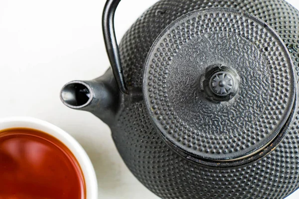 Kräutertee Eisen Teekanne Und Tasse Tee Auf Weißem Hintergrund Traditioneller — Stockfoto