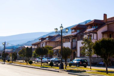 Mtskheta, Gürcistan - 23 Ocak 2021: Gürcistan, Mtskheta 'da ünlü bir şehir. Eski hauslar seyahat hedefi.