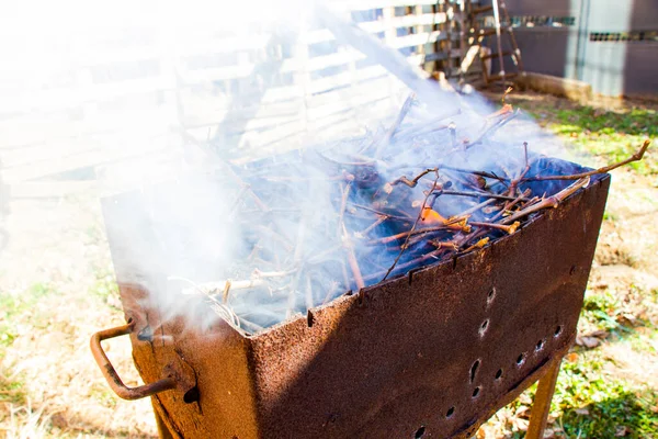 Bois Chauffage Dans Gril Grill Métallique Feu Pour Farine Viande — Photo