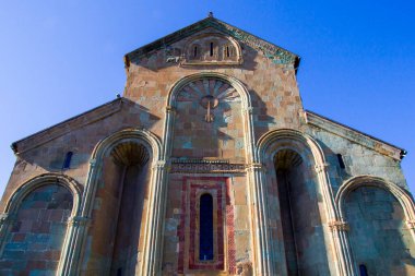 Svetitshkoveli katedrali ve kilise manzarası, Mtskheta, Gürcistan 'daki eski ünlü mimari. Seyahat.