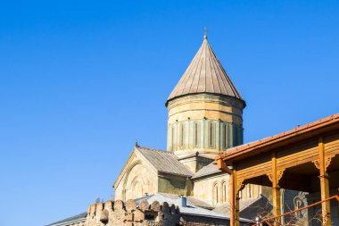 Georgia, Mtskheta 'nın ünlü bir kasabası. Eski hauslar ve Svetiskhoveli kilisesi. Seyahat hedefi.