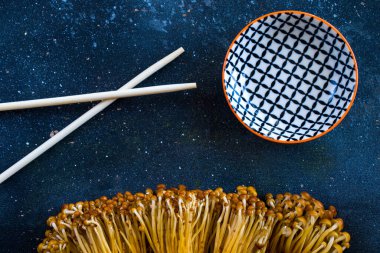 Altın sarısı Asya mantarı, sebze arkaplanı, mantar.