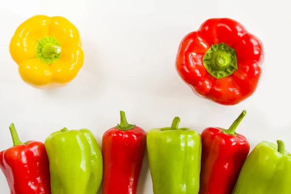 Pimiento Morrón Pimiento Verde Fondo Blanco Verduras Colores Ingredientes Crudos — Foto de Stock