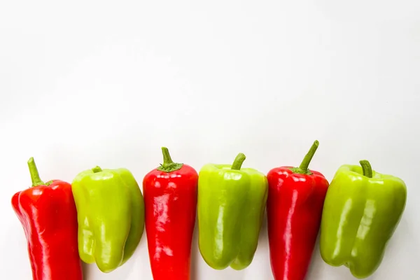 Pimiento Morrón Pimiento Verde Fondo Blanco Verduras Colores Ingredientes Crudos — Foto de Stock