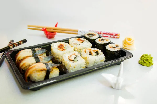 鳗鱼寿司卷 寿司吧和餐馆 — 图库照片