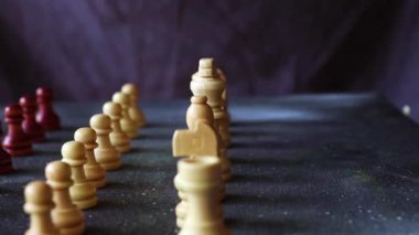 şah mat ahşap figürler, hareketli figürler ve satranç tahtası