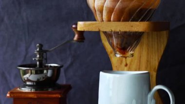 Kahve demlenirken üzerine dök