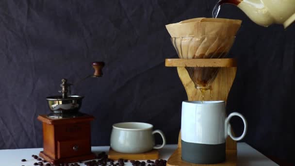 Übergießen Sie Kaffeeaufbrühen — Stockvideo