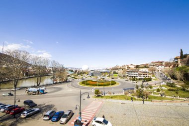 Tiflis, Gürcistan - 30 Mart 2021: Tiflis şehir manzarası ve şehir manzarası, Gürcistan 'ın başkenti, eski ünlü mimari ve bina