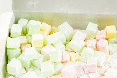 Türk lokumu, şeker ve lezzetli tatlı, renkli şekerler.