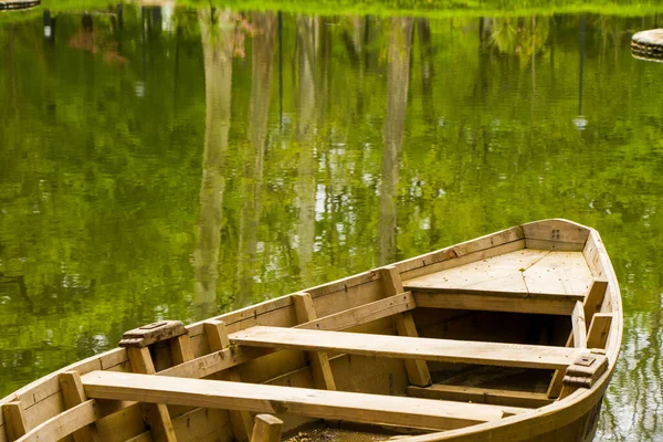 Лодка Пруду Парке Ботанический Сад Зугдиди Джорджии Весна — стоковое фото
