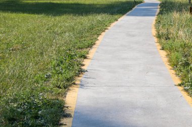 Ağaçlar ve kaldırımlar parkta, Manglisi, Georgia 'da park