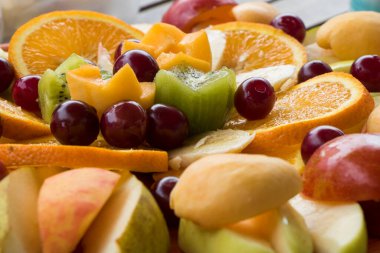 Meyve çeşitleri, tabağında çeşitli meyveler olan aperatif.