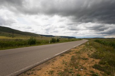 Gürcistan 'daki otoban ve yol manzarası, seyahat fotoğrafları