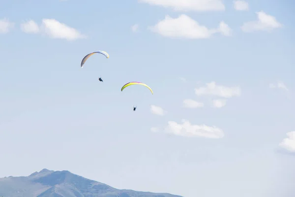パラプランナーフライビュー 空と雲 アドレナリンとスポーツハズベイ ジョージア州 — ストック写真