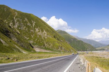 Gürcistan, Hazbegi 'deki otoban ve yol manzarası, seyahat fotoğrafları