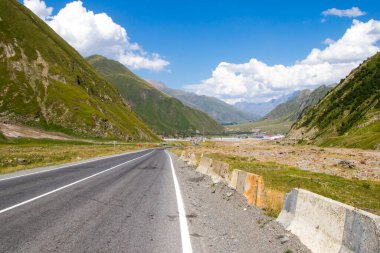 Gürcistan, Hazbegi 'deki otoban ve yol manzarası, seyahat fotoğrafları