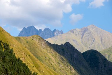 Juta, Georgia 'daki dağ manzarası, yaz seyahati.