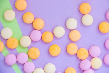 Renkli arka planda şeker, güzel duvar kağıdı.