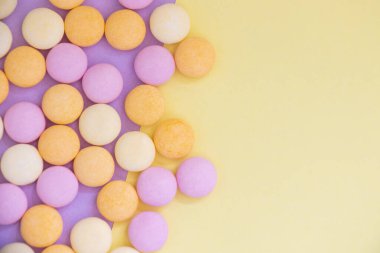 Renkli arka planda şeker, güzel duvar kağıdı.