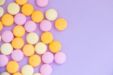 Renkli arka planda şeker, güzel duvar kağıdı.