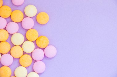 Renkli arka planda şeker, güzel duvar kağıdı.