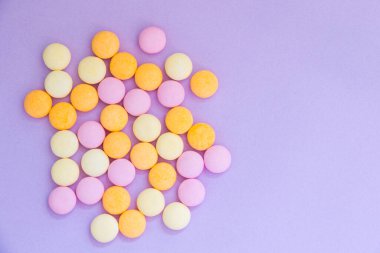 Renkli arka planda şeker, güzel duvar kağıdı.