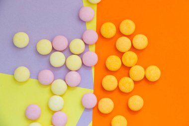 Renkli arka planda şeker, güzel duvar kağıdı.