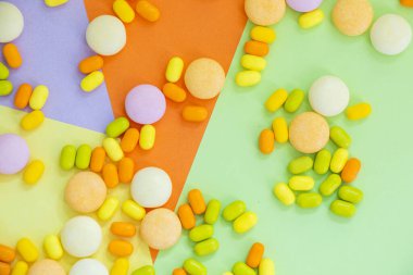 Renkli arka planda şeker, güzel duvar kağıdı.