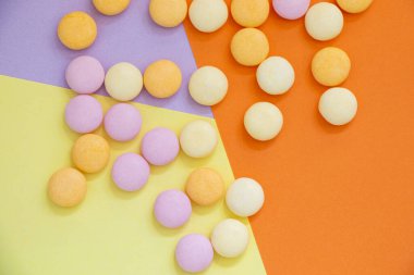 Renkli arka planda şeker, güzel duvar kağıdı.