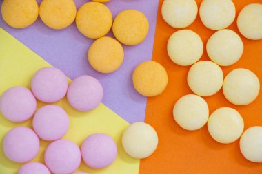 Renkli arka planda şeker, güzel duvar kağıdı.