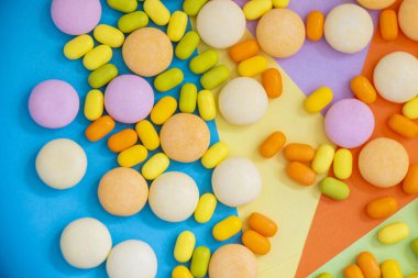 Renkli arka planda şeker, güzel duvar kağıdı.