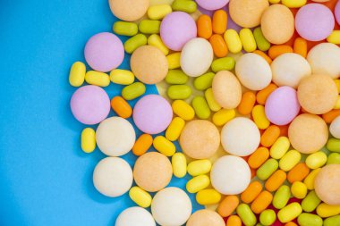 Renkli arka planda şeker, güzel duvar kağıdı.