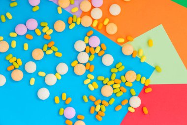 Renkli arka planda şeker, güzel duvar kağıdı.