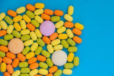 Renkli arka planda şeker, güzel duvar kağıdı.