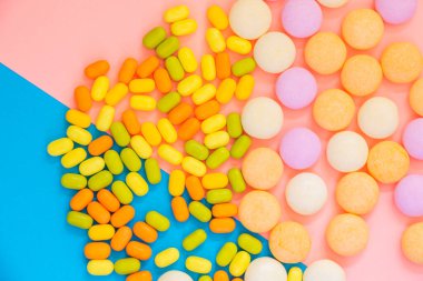 Renkli arka planda şeker, güzel duvar kağıdı.