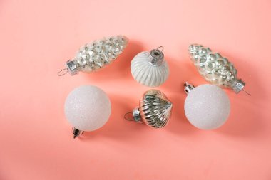 Noel ağacı oyuncakları renkli arka plan