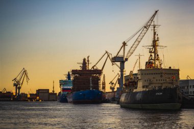 St. Petersburg 'daki Neva nehri üzerindeki buzkıran müzesi 