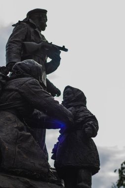 Kahramanların yaşam yolunun anıtı.