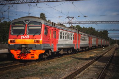 İstasyondaki Rus Elektrik Treni