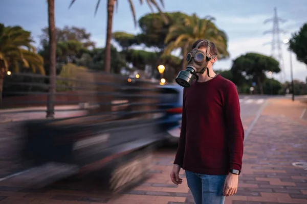 Hombre Con Máscara Segunda Guerra Mundial Calle Por Covidio Concepto — Foto de Stock