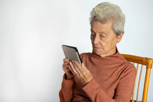 Senior Woman Sitting Reading Book Happy Grandma Reading Book Home — Stock Photo, Image